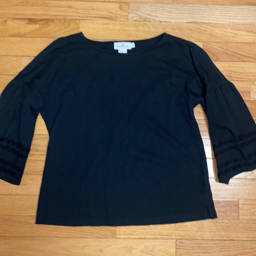 Vineyard Vines Black Shirt Top Bell Sleeves Ric Rac Pattern Womens VGUC Small